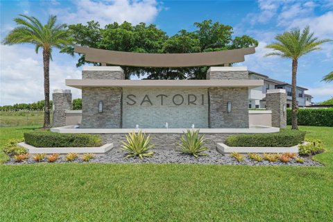Townhouse in Miami Lakes, Florida 3 bedrooms, 147.53 sq.m. № 1943778 - photo 2