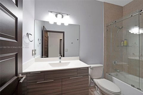 Townhouse in Miami Lakes, Florida 3 bedrooms, 147.53 sq.m. № 1943778 - photo 27