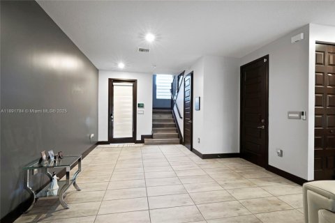 Townhouse in Miami Lakes, Florida 3 bedrooms, 147.53 sq.m. № 1943778 - photo 4