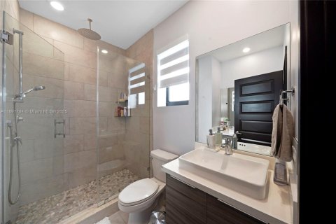 Townhouse in Miami Lakes, Florida 3 bedrooms, 147.53 sq.m. № 1943778 - photo 21