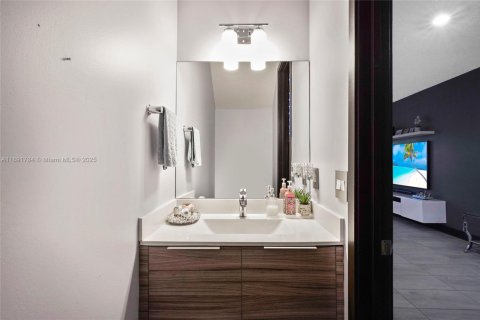 Townhouse in Miami Lakes, Florida 3 bedrooms, 147.53 sq.m. № 1943778 - photo 6