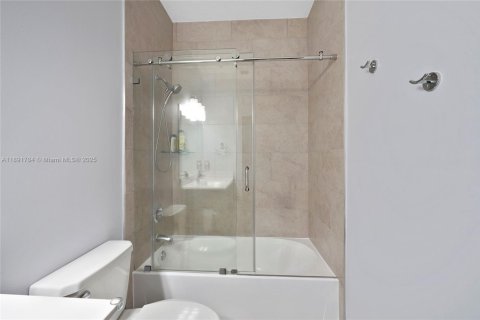 Townhouse in Miami Lakes, Florida 3 bedrooms, 147.53 sq.m. № 1943778 - photo 28