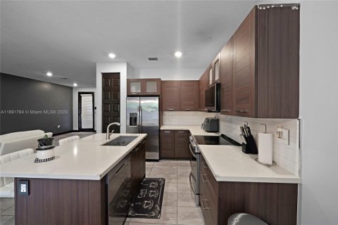 Townhouse in Miami Lakes, Florida 3 bedrooms, 147.53 sq.m. № 1943778 - photo 17