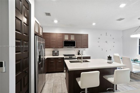 Townhouse in Miami Lakes, Florida 3 bedrooms, 147.53 sq.m. № 1943778 - photo 15