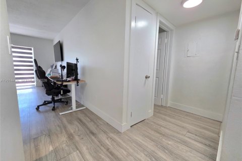 Купить кондоминиум в Майами, Флорида 1 спальня, 61.78м2, № 2076293 - фото 7