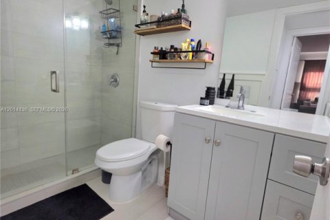 Купить кондоминиум в Майами, Флорида 1 спальня, 61.78м2, № 2076293 - фото 11