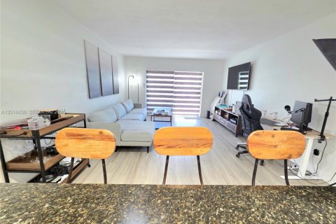 Condo in Miami, Florida, 1 bedroom  № 2076293