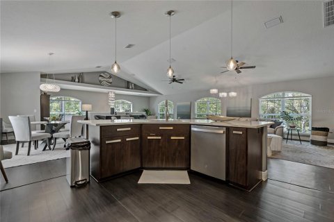 Townhouse in Palm Harbor, Florida 3 bedrooms, 276.29 sq.m. № 1886060 - photo 21