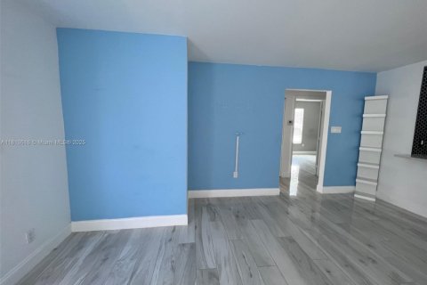 Villa ou maison à louer à Lake Worth, Floride: 2 chambres, 77.29 m2 № 1959848 - photo 7