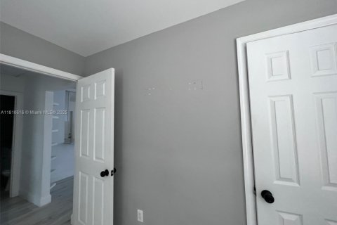 Villa ou maison à louer à Lake Worth, Floride: 2 chambres, 77.29 m2 № 1959848 - photo 12