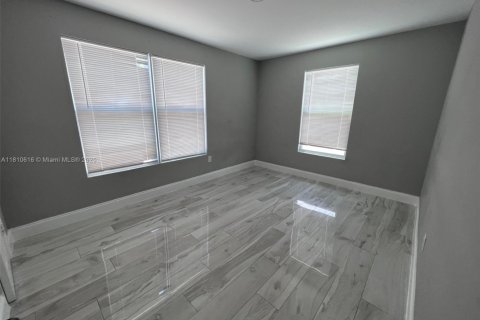 Villa ou maison à louer à Lake Worth, Floride: 2 chambres, 77.29 m2 № 1959848 - photo 10