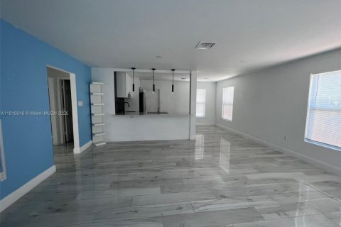 Villa ou maison à louer à Lake Worth, Floride: 2 chambres, 77.29 m2 № 1959848 - photo 5