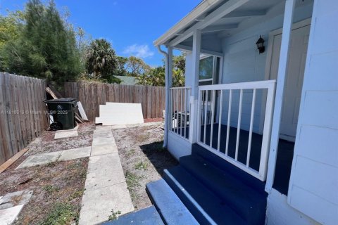 Villa ou maison à louer à Lake Worth, Floride: 2 chambres, 77.29 m2 № 1959848 - photo 3