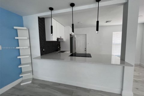 Villa ou maison à louer à Lake Worth, Floride: 2 chambres, 77.29 m2 № 1959848 - photo 8