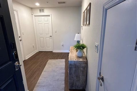 Townhouse in Tampa, Florida 3 bedrooms, 169.64 sq.m. № 1911178 - photo 2