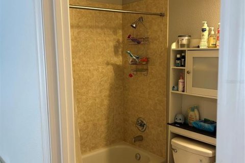Townhouse in Tampa, Florida 3 bedrooms, 169.64 sq.m. № 1911178 - photo 21