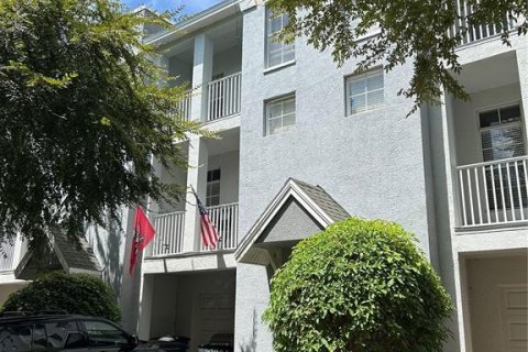 Townhouse in Tampa, Florida 3 bedrooms, 169.64 sq.m. № 1911178 - photo 1