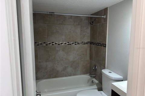House in Zellwood, Florida 3 bedrooms, 160.35 sq.m. № 2098460 - photo 19