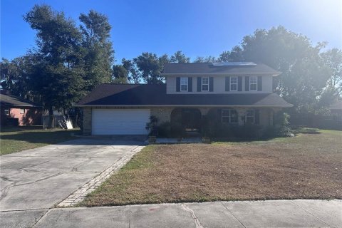 House in Zellwood, Florida 3 bedrooms, 160.35 sq.m. № 2098460