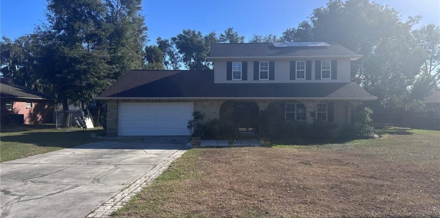 House in Zellwood, Florida 3 bedrooms, 160.35 sq.m. № 2098460
