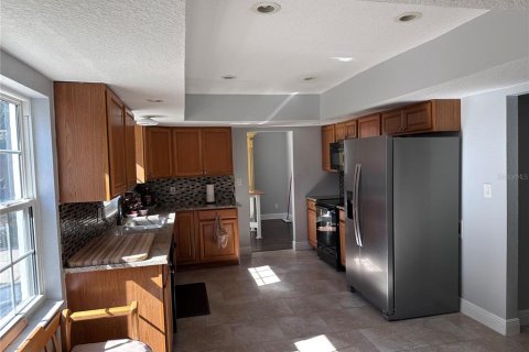 House in Zellwood, Florida 3 bedrooms, 160.35 sq.m. № 2098460 - photo 9
