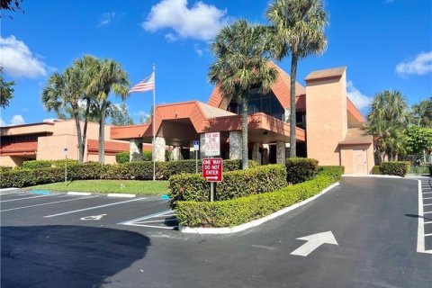 Condo in Margate, Florida, 2 bedrooms  № 618565 - photo 1