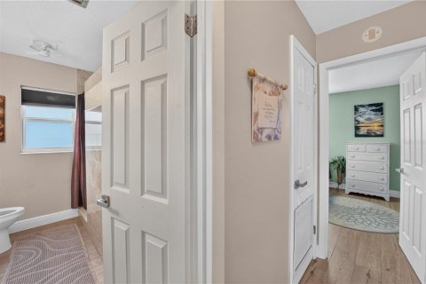 House in Tavares, Florida 3 bedrooms, 125.05 sq.m. № 2342359 - photo 24