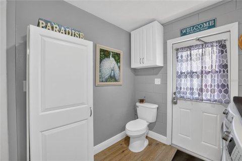 House in Tavares, Florida 3 bedrooms, 125.05 sq.m. № 2342359 - photo 16