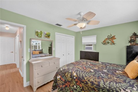 House in Tavares, Florida 3 bedrooms, 125.05 sq.m. № 2342359 - photo 23