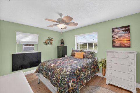 House in Tavares, Florida 3 bedrooms, 125.05 sq.m. № 2342359 - photo 11