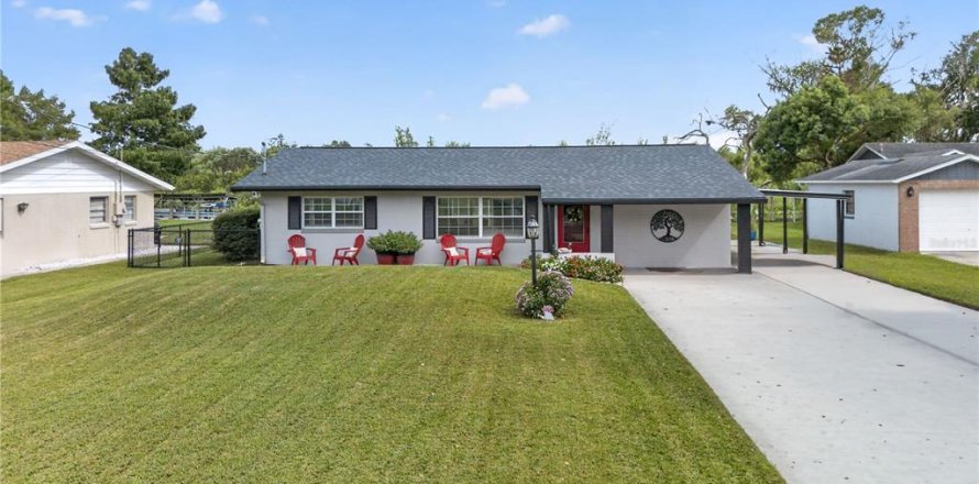 House in Tavares, Florida 3 bedrooms, 125.05 sq.m. № 2342359