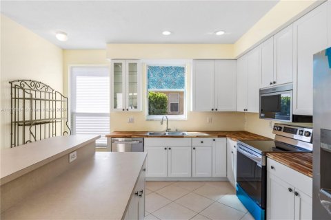 Casa en venta en Pembroke Pines, Florida, 5 dormitorios, 254.74 m2 № 1849345 - foto 18