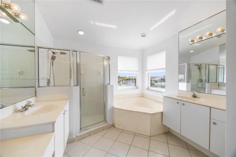Casa en venta en Pembroke Pines, Florida, 5 dormitorios, 254.74 m2 № 1849345 - foto 6