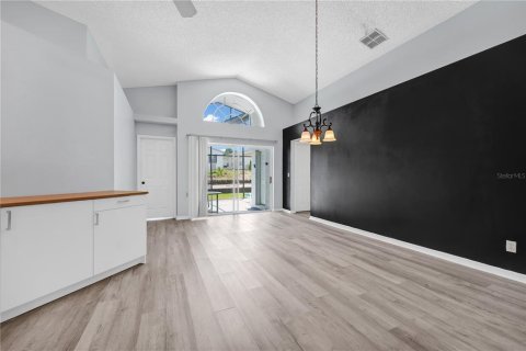 House in Davenport, Florida 3 bedrooms, 151.43 sq.m. № 2098086 - photo 8