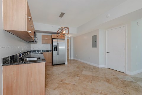 Condo in Miami, Florida, 1 bedroom № 2275219 - photo 9