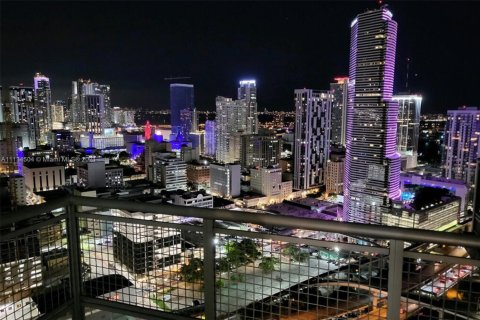 Condo in Miami, Florida, 1 bedroom № 2275219 - photo 3