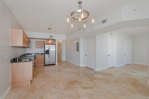 Condo in Miami, Florida, 1 bedroom № 2275219 - photo 7