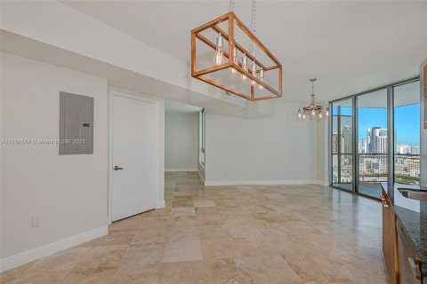 Condo in Miami, Florida, 1 bedroom № 2275219 - photo 5