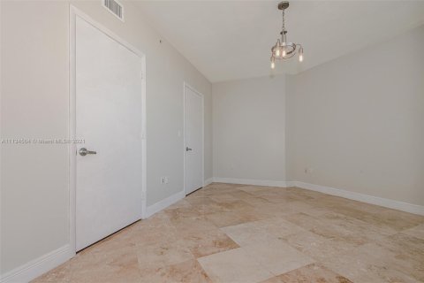Condo in Miami, Florida, 1 bedroom № 2275219 - photo 16