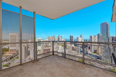 Condo in Miami, Florida, 1 bedroom № 2275219 - photo 10