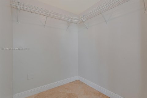 Condo in Miami, Florida, 1 bedroom № 2275219 - photo 15
