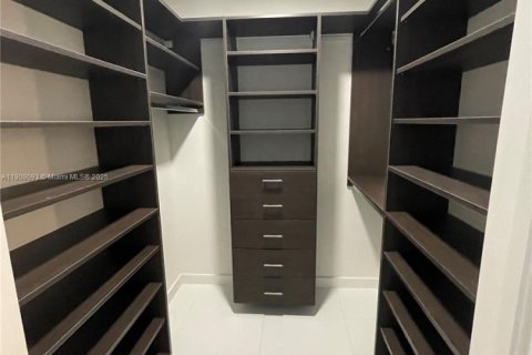 Купить кондоминиум в Майами, Флорида 2 спальни, 144.93м2, № 1965880 - фото 10