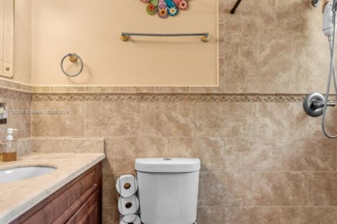 Купить виллу или дом в Майами, Флорида 4 спальни, 155.43м2, № 1700553 - фото 13