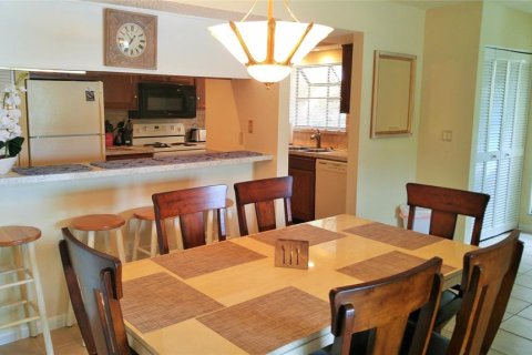 Condo in Sarasota, Florida, 2 bedrooms  № 2232916 - photo 9