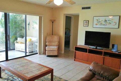Condo in Sarasota, Florida, 2 bedrooms  № 2232916 - photo 2