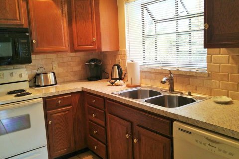 Condo in Sarasota, Florida, 2 bedrooms  № 2232916 - photo 10