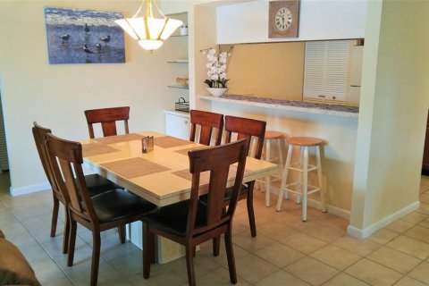 Condo in Sarasota, Florida, 2 bedrooms  № 2232916 - photo 11