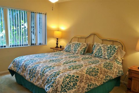Condo in Sarasota, Florida, 2 bedrooms  № 2232916 - photo 5
