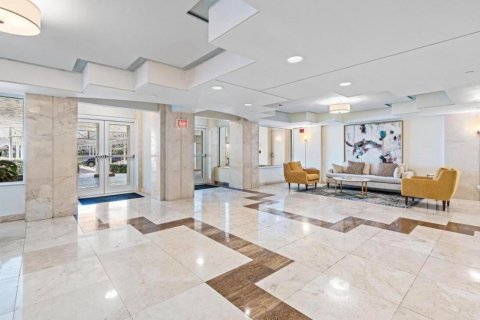 Condo in South Palm Beach, Florida, 3 bedrooms  № 2177087 - photo 27
