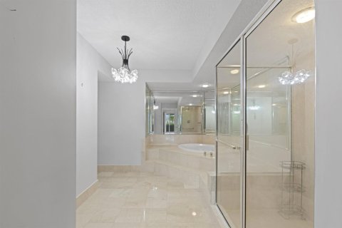 Condo in South Palm Beach, Florida, 3 bedrooms  № 2177087 - photo 17